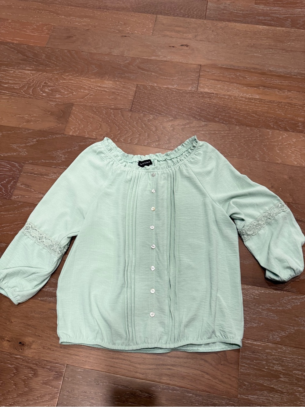 IN Studio Green Button-Front Pleated Front Design and Crochet Accents Blouse